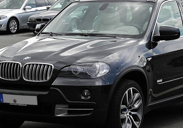 Skradzione BMW x5 i x6 za 800 tysięcy złotych odzyskane przez policjantów