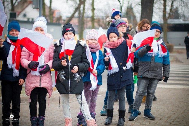 Uroczystość odbyła się w oprawie kompanii honorowej, wystawionej przez stacjonujący w mieście 35. dywizjon rakietowy Obrony Powietrznej. Uwiecznił ją swoim aparatem miejscowy fotografik Daniel Andalukiewicz, któremu dziękujemy na udostępnienie zdjęć.