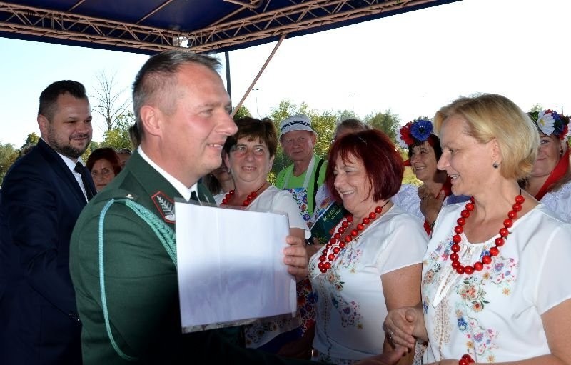 W czasie wręczania nagród laureatkom konkursu na najlepsze...