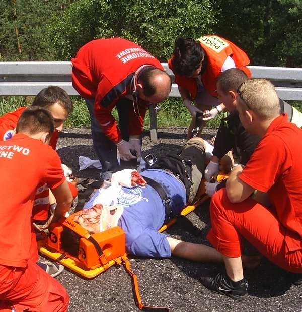 W minioną środę ochotnicy ze Skwierzyny pomagali ratować ofiary wypadku na ruchliwej krajowej trójce z Gorzowa na Poznań. Do takich akcji wyjeżdżają kilka razy w tygodniu.
