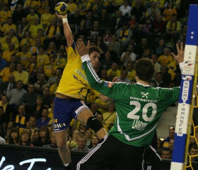 Tomasz Rosiński z konieczności zagrał na lewym skrzydle i zdobył dwie bramki na dwa rzuty.