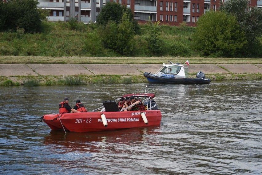 Trwają poszukiwania osoby, która wpadła do Warty