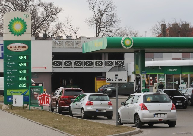 BP przy Kelles - Krauza w Radomiu. Zobacz na kolejnych slajdach ceny na innych stacjach paliw w Radomiu.