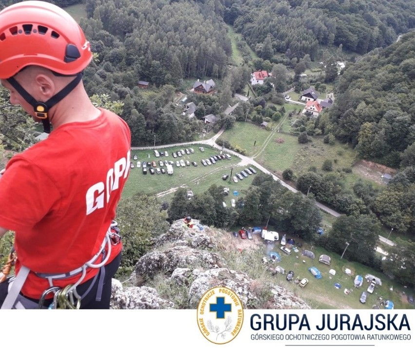 Groźny wypadek w Dolinie Będkowskiej. Wspinający się człowiek spadł z wysokiej ściany skalnej