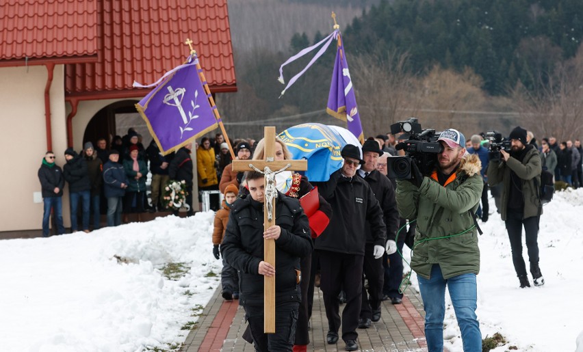 Ostatnia droga Janusza "Kozaka" Szeremety, który zginął walcząc o wolność Ukrainy. Uroczystość pogrzebowa odbyła się w Szklarach [ZDJĘCIA]