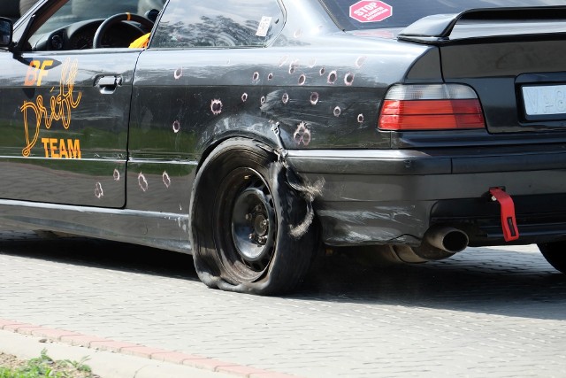 Tor Wschodzący Białystok gości dziś drifterów biorących udział w imprezie Under Forest Drift Event IV. Na widzów oprócz niesamowitego widowiska czekają konkursy, lody, food trucki, a także drift taxi!