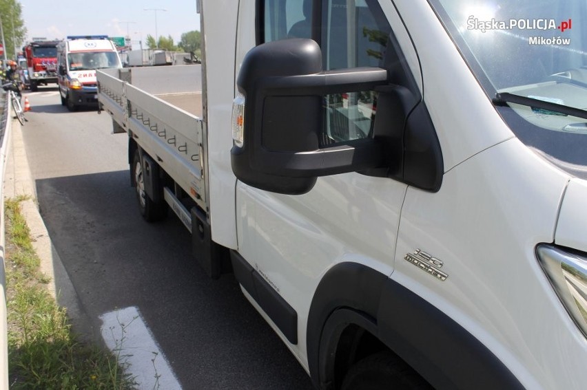 Wypadek na DK81: fiat ducato potrącił 64-letniego rowerzystę