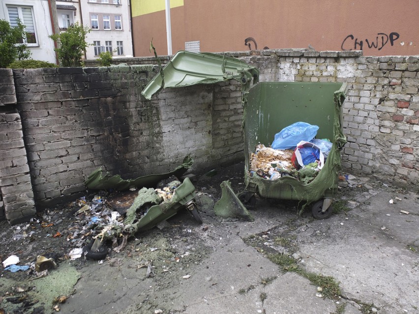 Seria nocnych pożarów i ewakuacja budynku w Słupsku. Policja sprawdza, czy to podpalenia