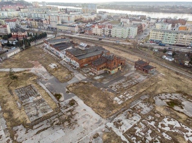 Teren, położony przy ul. Chełmińskiej i Narutowicza w Grudziądzu od lat jest niezagospodarowany. Ruiny zakładów mięsnych straszą w ścisłym centrum miasta. Wkrótce ma się to zmienić