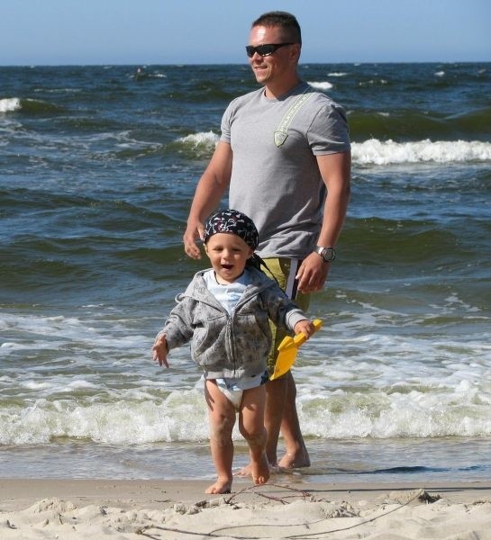 Mały Maciuś wraz z rodzicami już drugi raz spędzał wakacje nad polskim morzem.