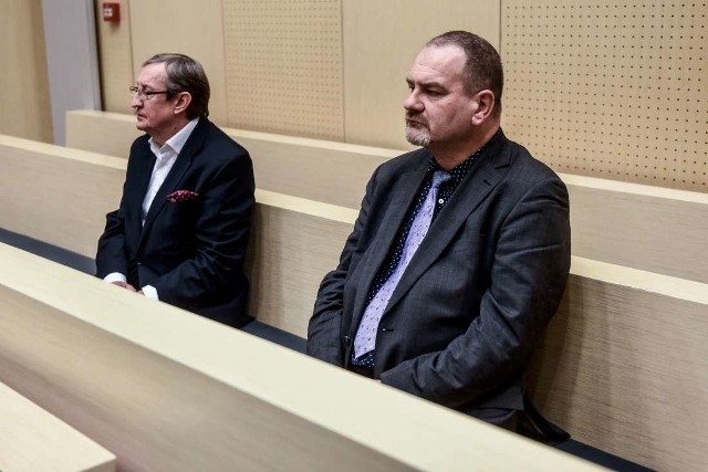 20 grudnia, Sąd Okręgowy w Poznaniu. Józef Pinior i Jarosław Wardęga wysłuchują postanowienia sądu, który ich nie aresztuje, ale kwestionuje linię obrony