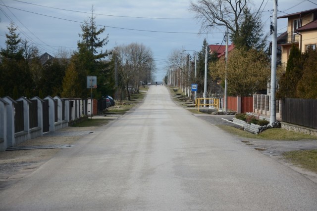 Suków Babie. Przy tej drodze już wkrótce pojawią się chodniki.