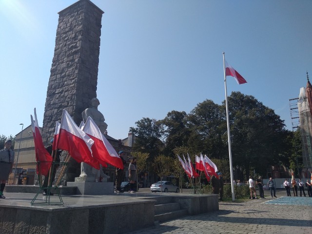 W niedzielę, 8 maja, odbędą się miejskie uroczystości z okazji Narodowego Dnia Zwycięstwa. Początek o godzinie 12 przy pomniku Żołnierza Polskiego na pl. Zwycięstwa przed ratuszem.