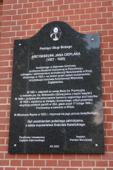 Dąbrowa Górnicza. 25 września odsłonięcie na murach bazyliki NMP Anielskiej tablicy upamiętniającej arcybiskupa Jana Cieplaka 