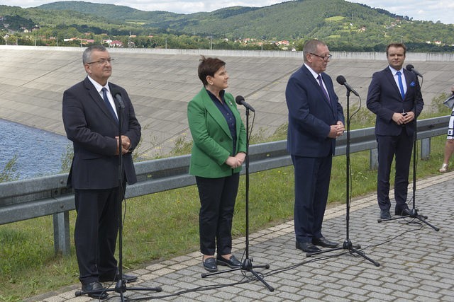Premier Beata Szydło na otwarciu zbiornika Świnnej Porębie