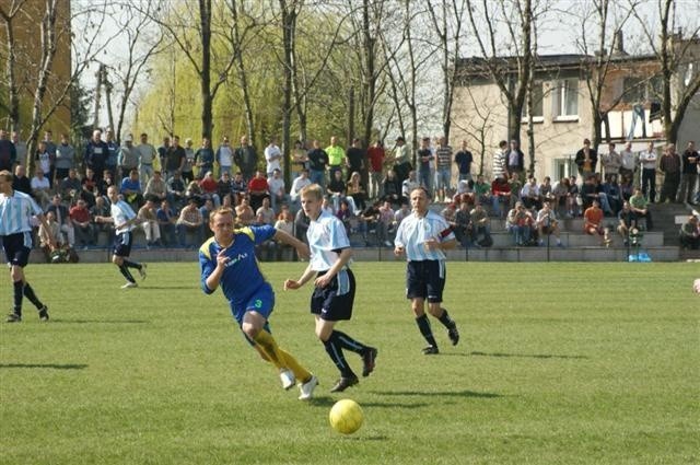 Pilka nozna, IV liga. GKS Grodków - Olimpia Lewin Brzeski...