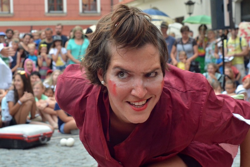 Carnaval Sztukmistrzów 2016. Występ Zig Zag Circo z...