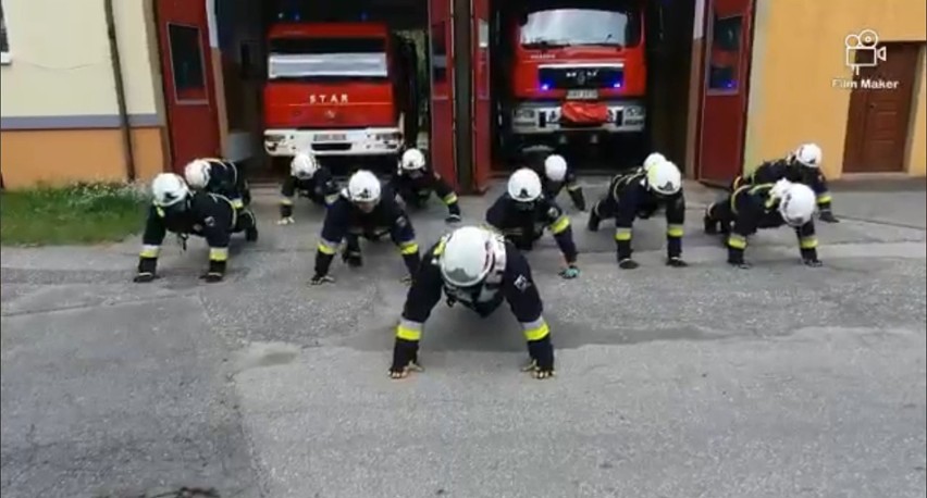 Strażacy z Solca Kujawskiego robią pompki, by pomóc malutkiemu Wojtusiowi i nominują bydgoskich kolegów [wideo]