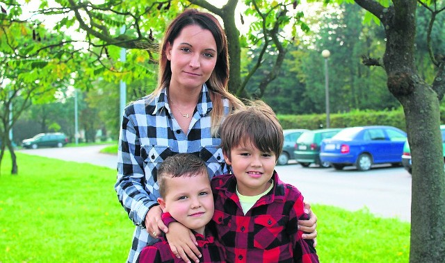 Patrycja Kołodziejczyk sama opiekuje się swoimi  synami: Kacperkiem (5 lat) i Oliwierem (7 lat)