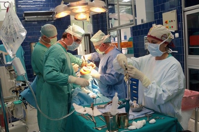Opolskie Centrum Rehabilitacji w Korfantowie cieszy się uznaną renomą w całym kraju. Jego specjalnością są m.in. operacje wszczepienia endoprotezy.