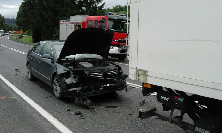 Tęgoborze. Kolejny wypadek na DK 75. Śmigłowiec zabrał niemowlę [ZDJĘCIA]