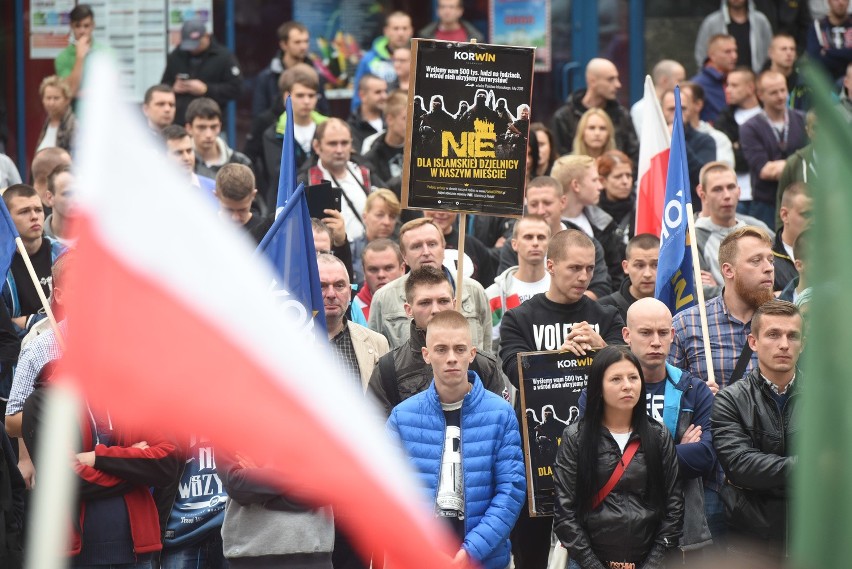 Manifestacja narodowców przeciwko uchodźcom i imigrantom na...