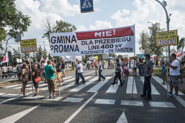 Mieszkańcy powiatu grójeckiego twierdzą, że przebieg linii energetycznej obniży wartość ich ziemi, sadów, budynków i gospodarstw.