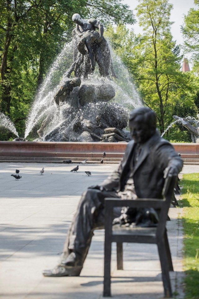 W pobliżu fontanny Potop, o zrekonstruowanie której walczył Zygmunt Mackiewicz, stanęła ławeczka profesora