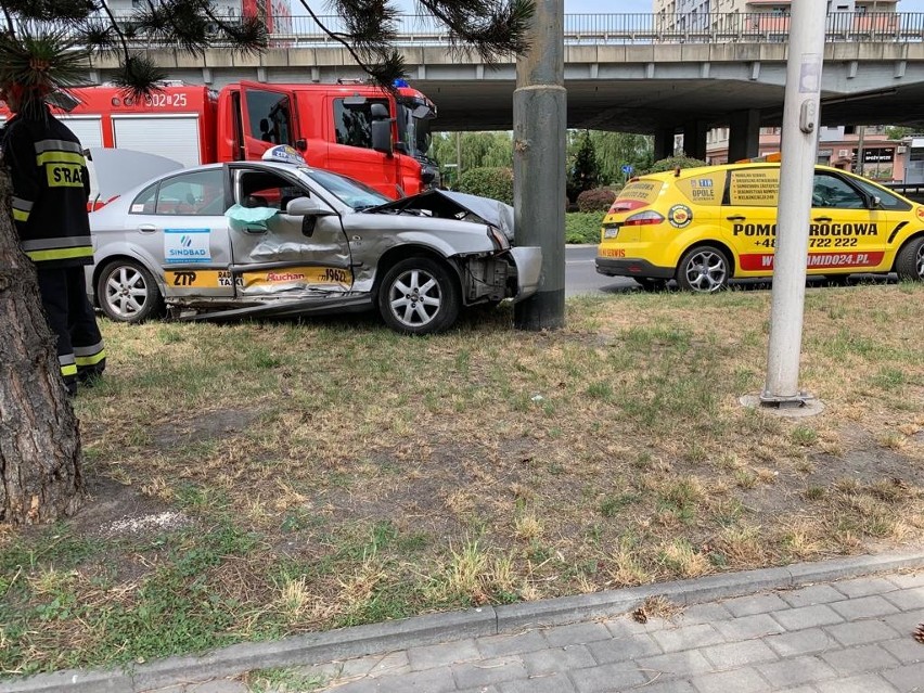 Wypadek na rondzie na Placu Konstytucji 3 Maja w Opolu. Do...