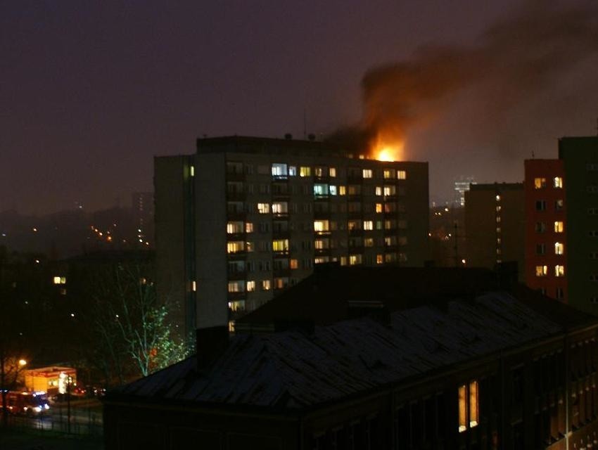 Pożar wieżowca przy Cyryla i Metodego w Szczecinie [zdjęcia, wideo]