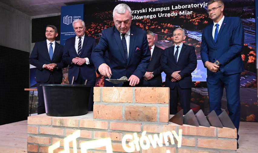 Wmurowanie kamienia węgielnego pod budowę Głównego Urzędu Miar w Kielcach. "To wielka szansa dla regionu" (ZDJĘCIA)