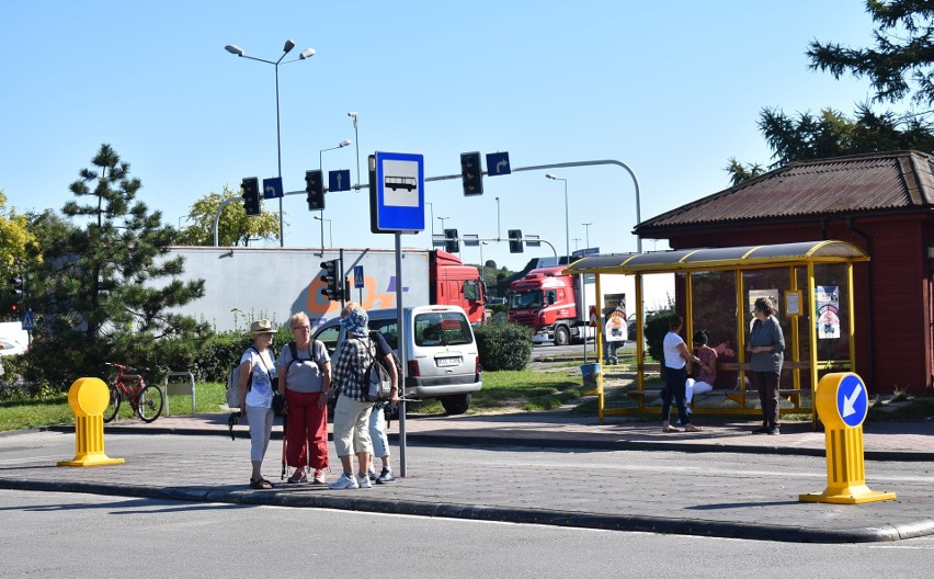 Od dzisiaj z przystanku „Supersam” w Olkuszu zaczną jeździć autobusy do i z Krzeszowic Będzie po 13 kursów w każdą stronę. Rozkład na kolejnych zdjęciach