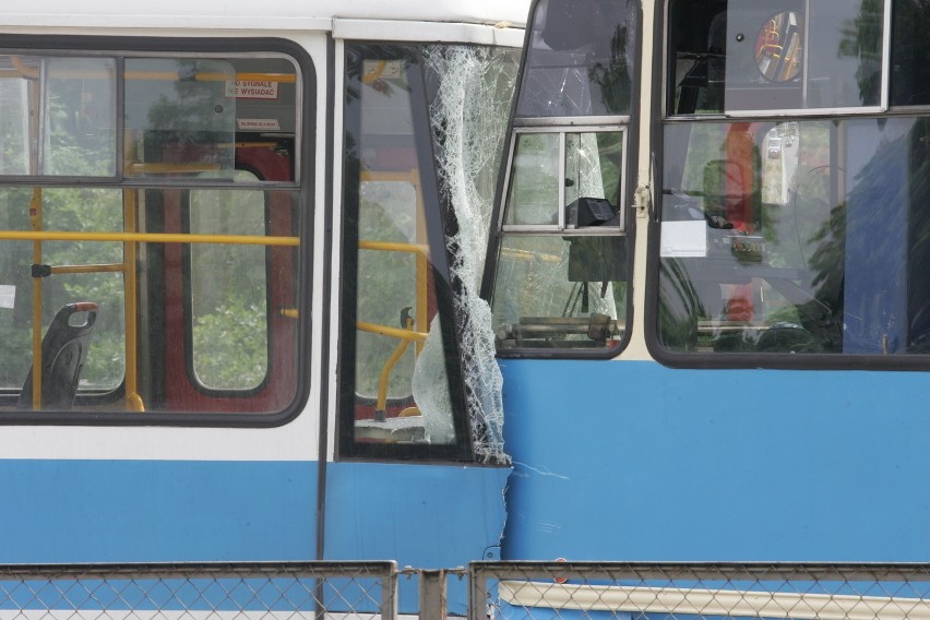 Zderzenie tramwajów na placu Społecznym (ZDJĘCIA)