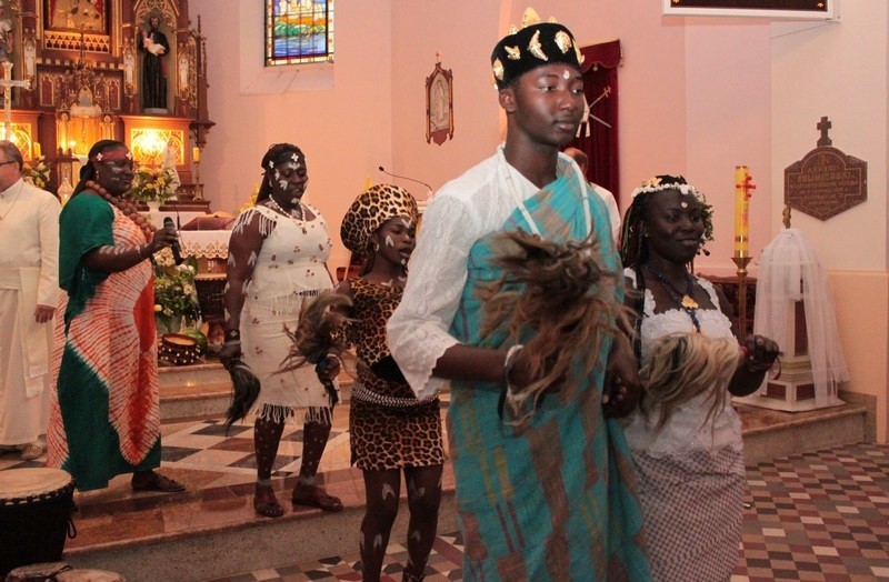 Występ Claret Gospel z Wybrzeża Kości Słoniowej w Konecku