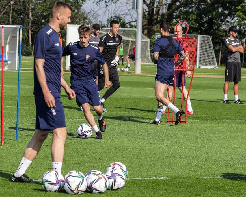 Piątkowy (18 czerwca) trening Pogoni Szczecin na jednym z...