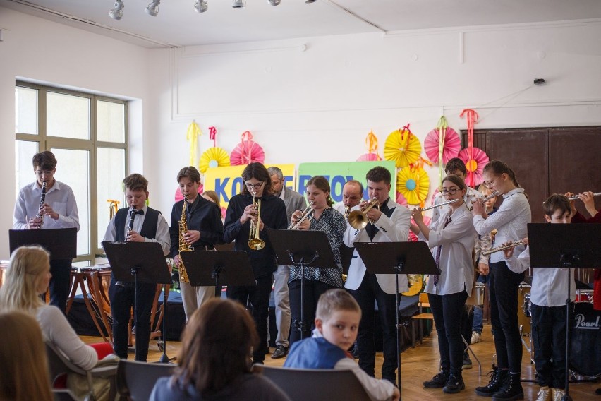 Wiosenny koncert uczniów i nauczycieli szkoły muzycznej w...