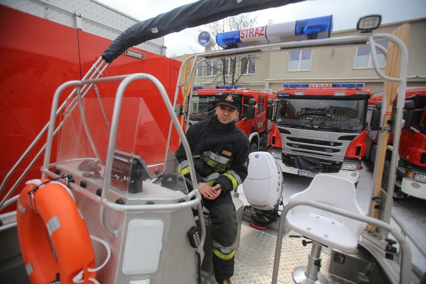 Strażakom ze śląskiego garnizonu przekazano samochody i...