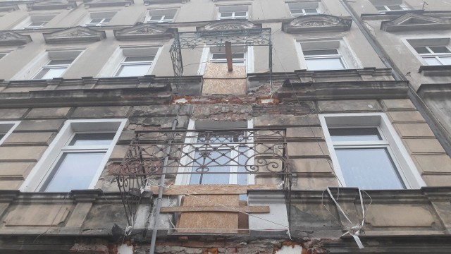 Tak wyglądają "balkony" przy ul. Struga 13 na wrocławskim Kleczkowie