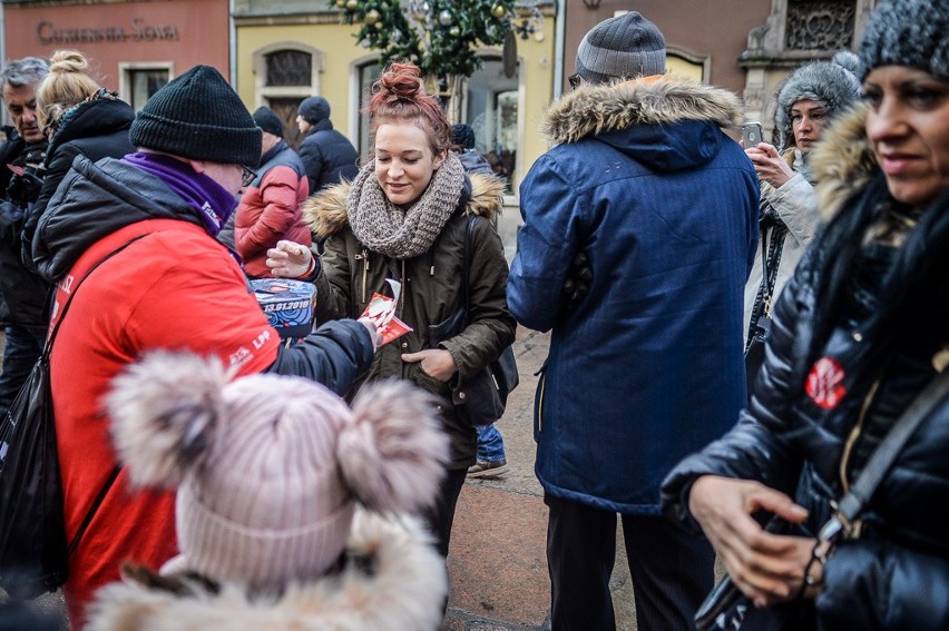 Cały Gdańsk wierzy, że dobro zwycięży! "Nikt nie chciał w tych chwilach być sam. Dlatego tak wszyscy lgnęli do siebie"