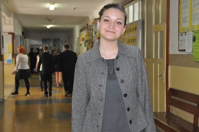 Wśród zdających egzamin w Gimnazjum nr 2 w Końskich znalazła się zwyciężczyni programu telewizyjnego "Szansa na sukces&#8221; Paulina Tarasińska