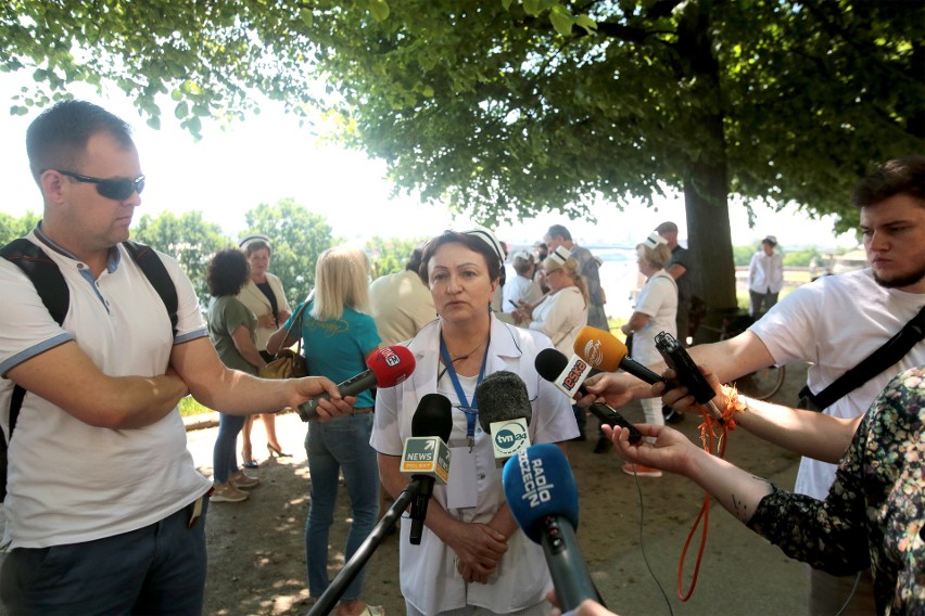 Ogólnopolski strajk ostrzegawczy pielęgniarek w Szczecinie...