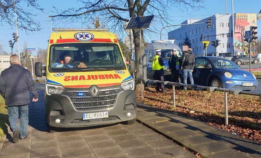 Łódź: Groźnie na Aleksandrowskiej! Doszło do potrącenia osoby jadącej na hulajnodze. ZDJĘCIA