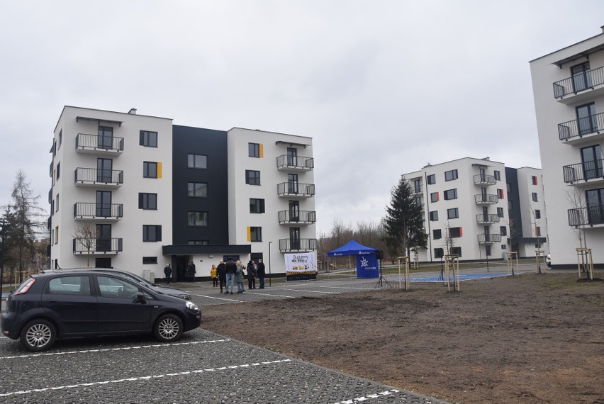 Osiedle mieszkań komunalnych w Sosnowcu z pierwszymi mieszkańcami. Lokatorzy otrzymali klucze do mieszkań