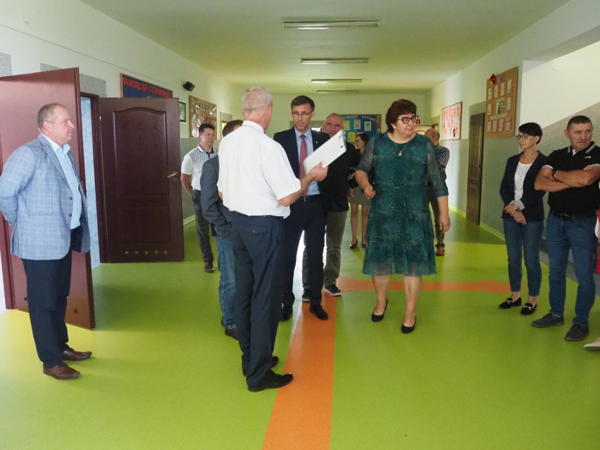 Termomodernizacja Szkoły Podstawowej w Andrzejewie dobiegła końca. Budynek został odebrany 27.09.2023