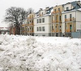 Śnieg na ul. Kujawskiej w Kołobrzegu. Na to nie ma paragrafu