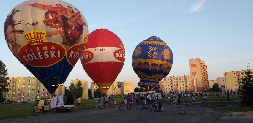 Wspaniałe nocne pokazy balonów w Starachowicach i Wąchocku [Wideo z DRONA, zdjęcia]