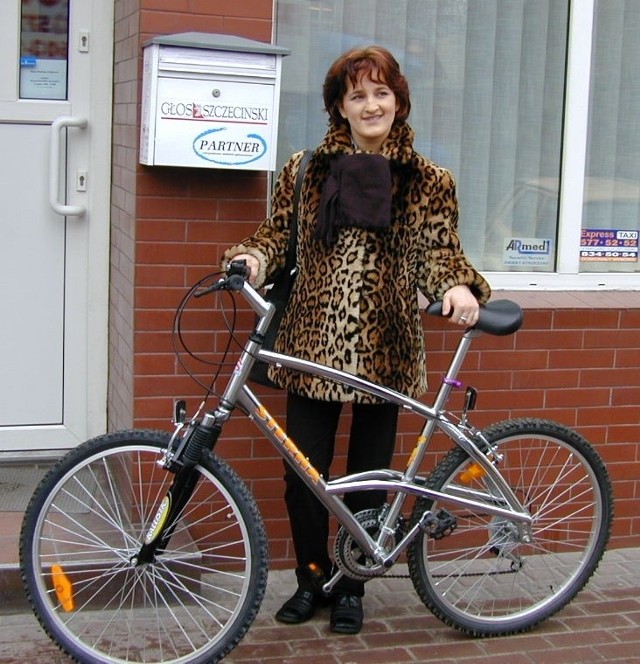 Pani Maria Zubko została właścicielką roweru.