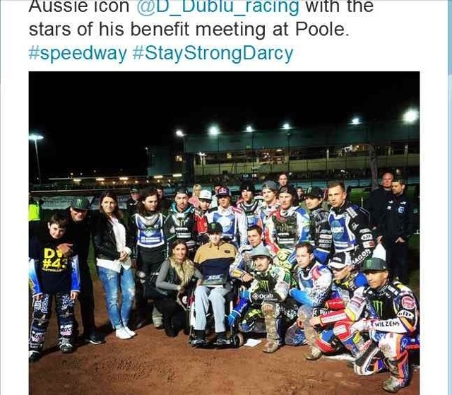 Darcy Ward z przyjaciółmi podczas meczu w Poole