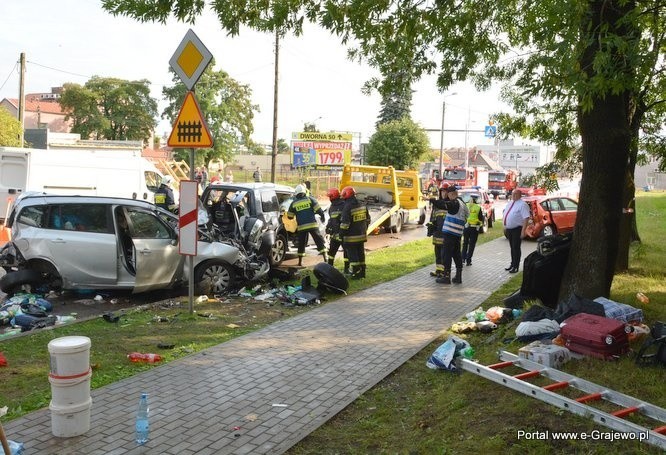 Grajewo. Wypadek na ul. Piłsudskiego. Karambol na ul. Piłsudskiego. Zderzyło się 6 pojazdów (zdjęcia)