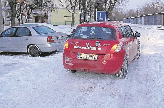 Nauka jazdy w zimowych warunkach jest może i trudniejsza, ale egzamin zdać łatwiej...